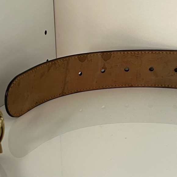 Gucci Dark Brown pebbled, leather Belt with Gold Logo Buckle - Picture 7 of 9